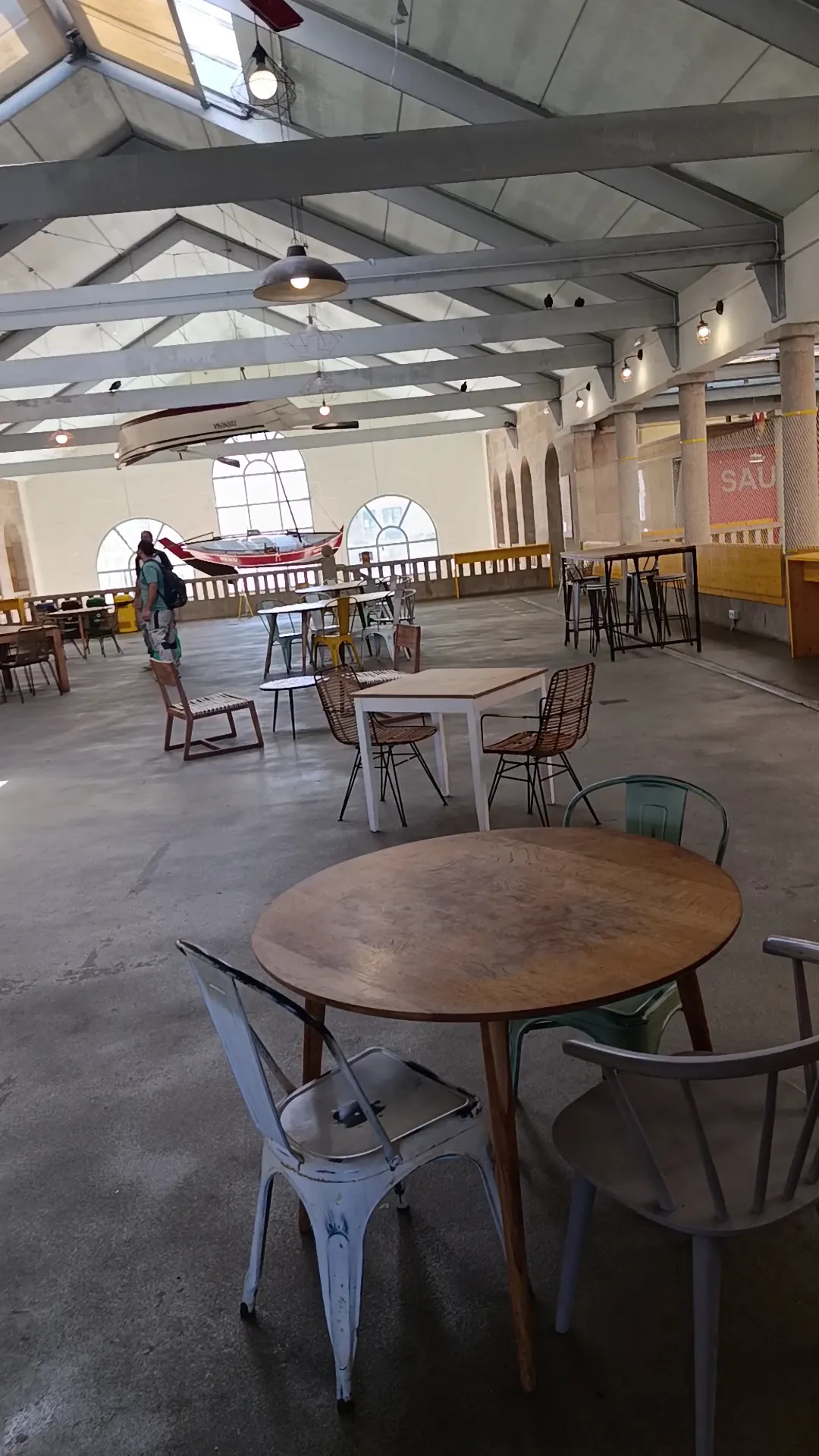 Comedor en la planta superior del mercado